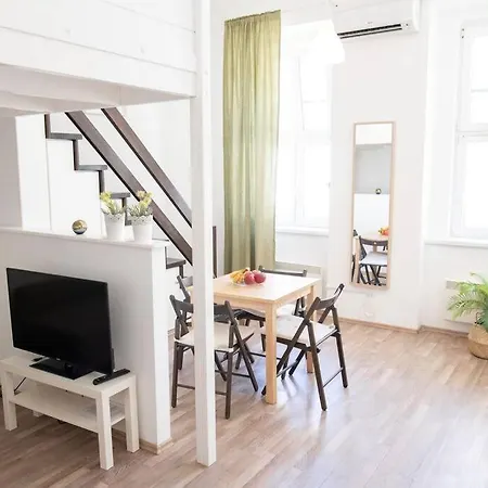 N28 Next To Andrassy Boulevard. Apartment *