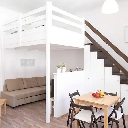 N28 Next To Andrassy Boulevard. Budapeste