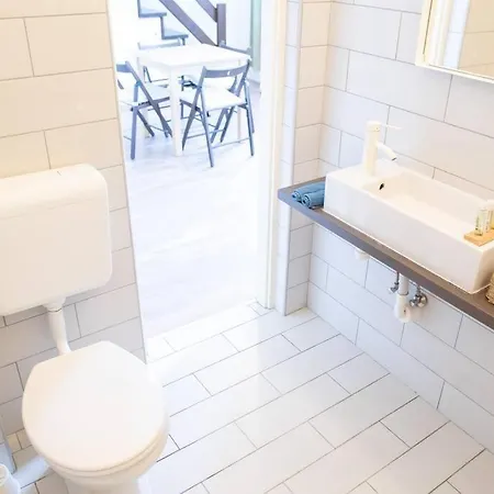 N28 Next To Andrassy Boulevard. * Budapeste