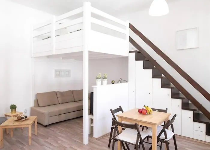 N28 Next To Andrassy Boulevard. Budapesta